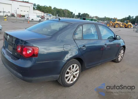 2010 Volkswagen Jetta Limited Edition z USA, uszkodzony, nr VIN 3VWAZ7AJ7AM096618